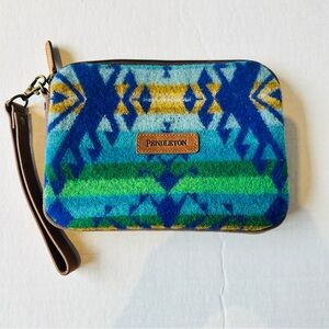 NWOT Pendleton Blue and Green Aztec Patterned Wristlet 8.5” X 6”